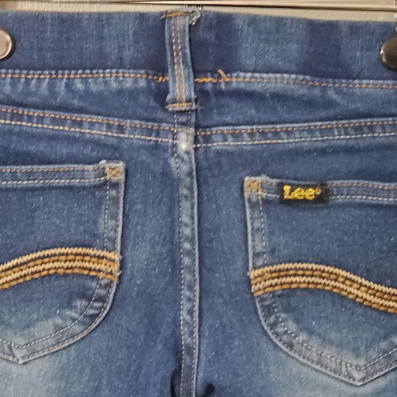 5/$25 Lee Pull On Girls Skinny Jeans Blue Denim Embroidered Pocket Detail Size 6 - Picture 3 of 5